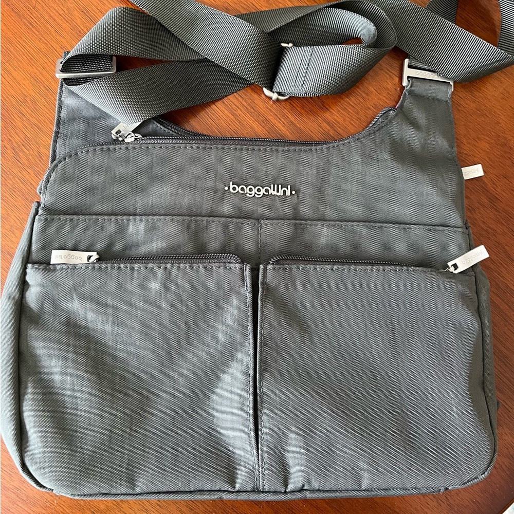 Baggalini crossbody bag